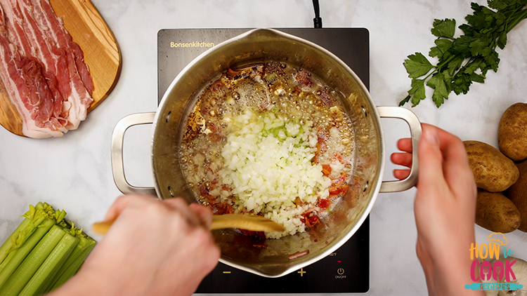 How do you make clam chowder from scratch