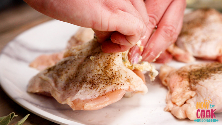 How long does it take for chicken thighs to cook in the oven