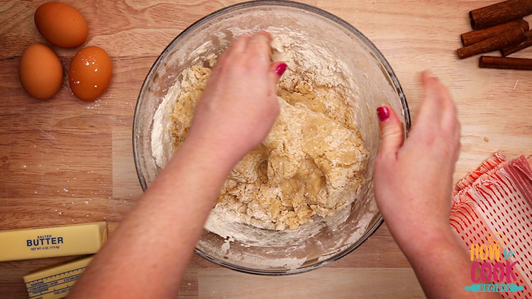 How to make cinnamon roll icing