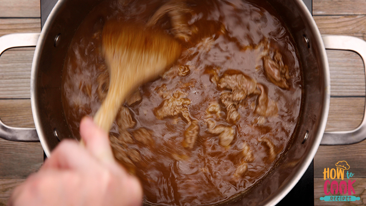 What kind of noodles are used in pho