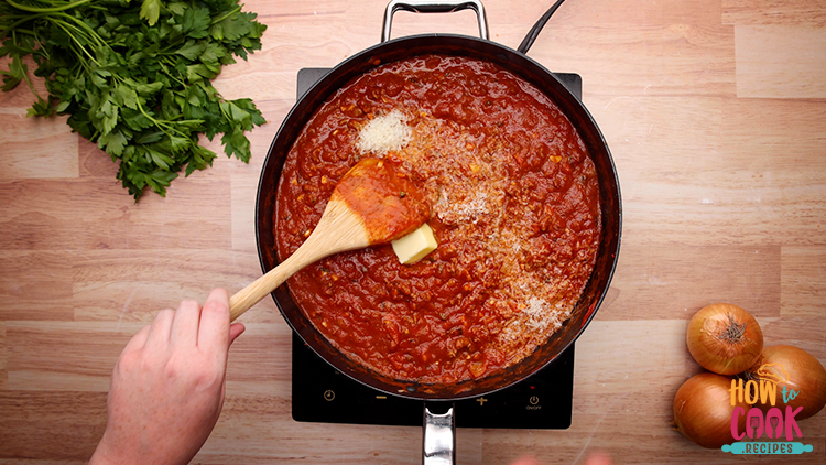 What spices to add to spaghetti sauce