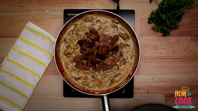 Will sour cream thicken beef stroganoff